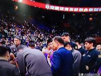 乐鱼体育平台-关键比赛中，烈日裁决碾压对手，评论席掌声连连